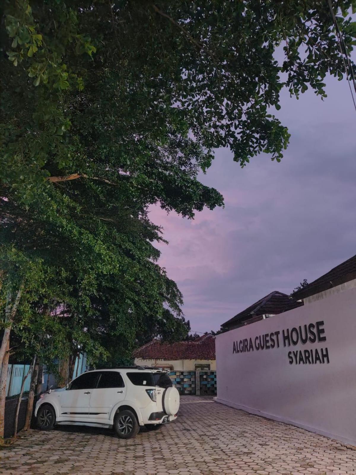 Algira Guest House Gunungbatu Syariah Cimanggu Exterior photo
